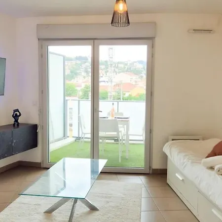 Avec Terrasse דירה